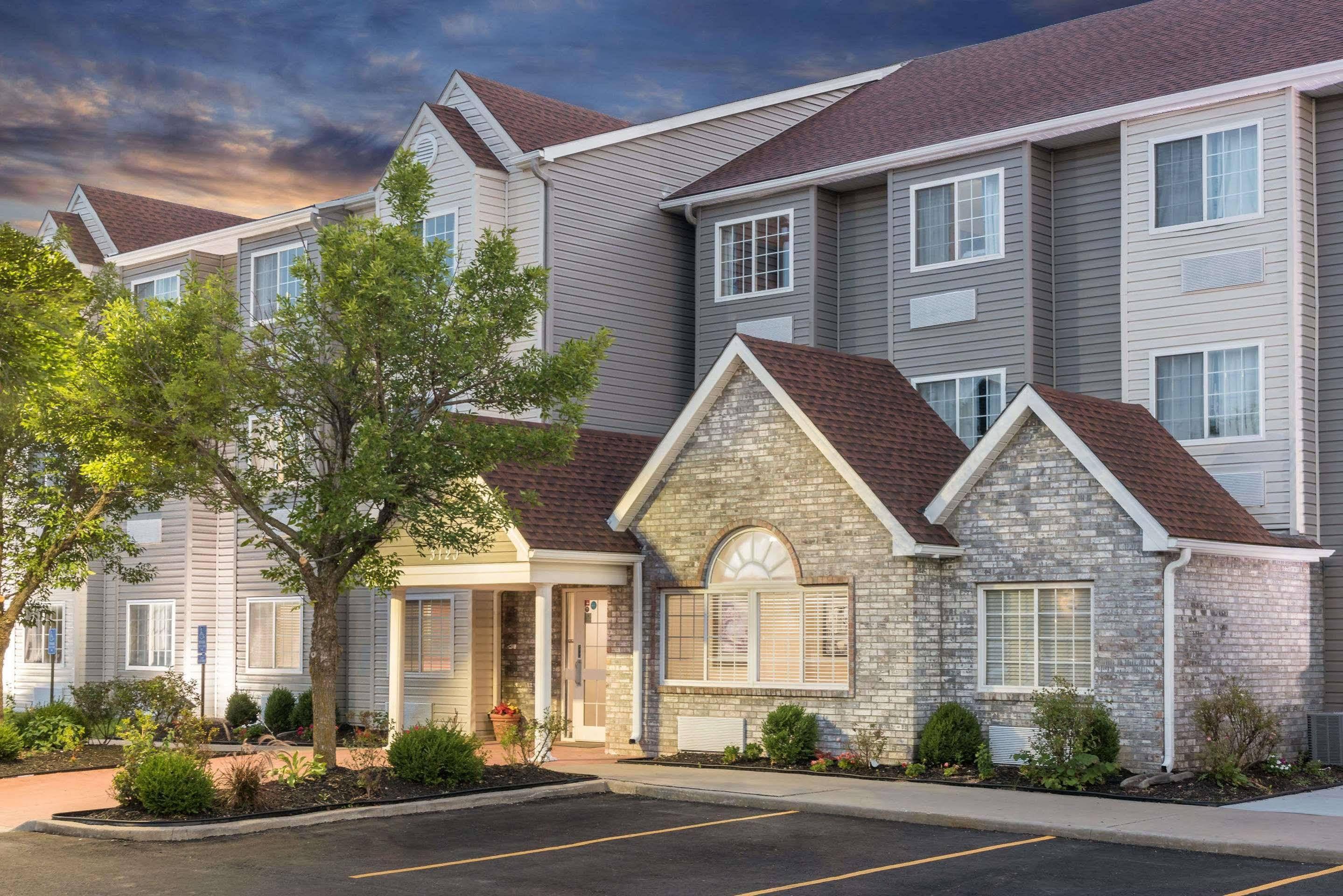 Sonesta Essential Hotel Blue Springs Exterior photo