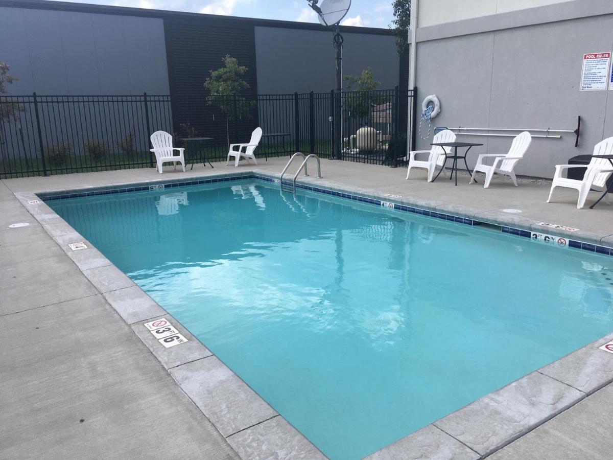 Sonesta Essential Hotel Blue Springs Exterior photo