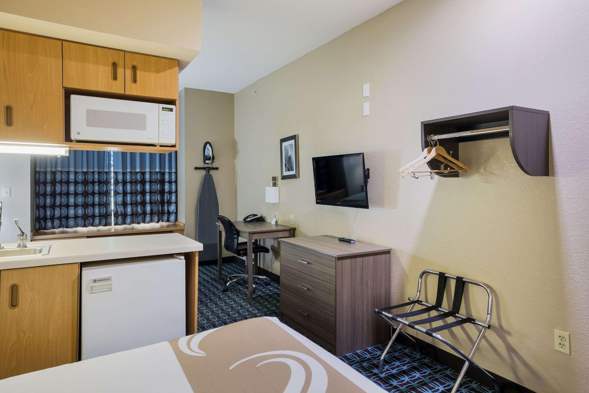 Sonesta Essential Hotel Blue Springs Exterior photo