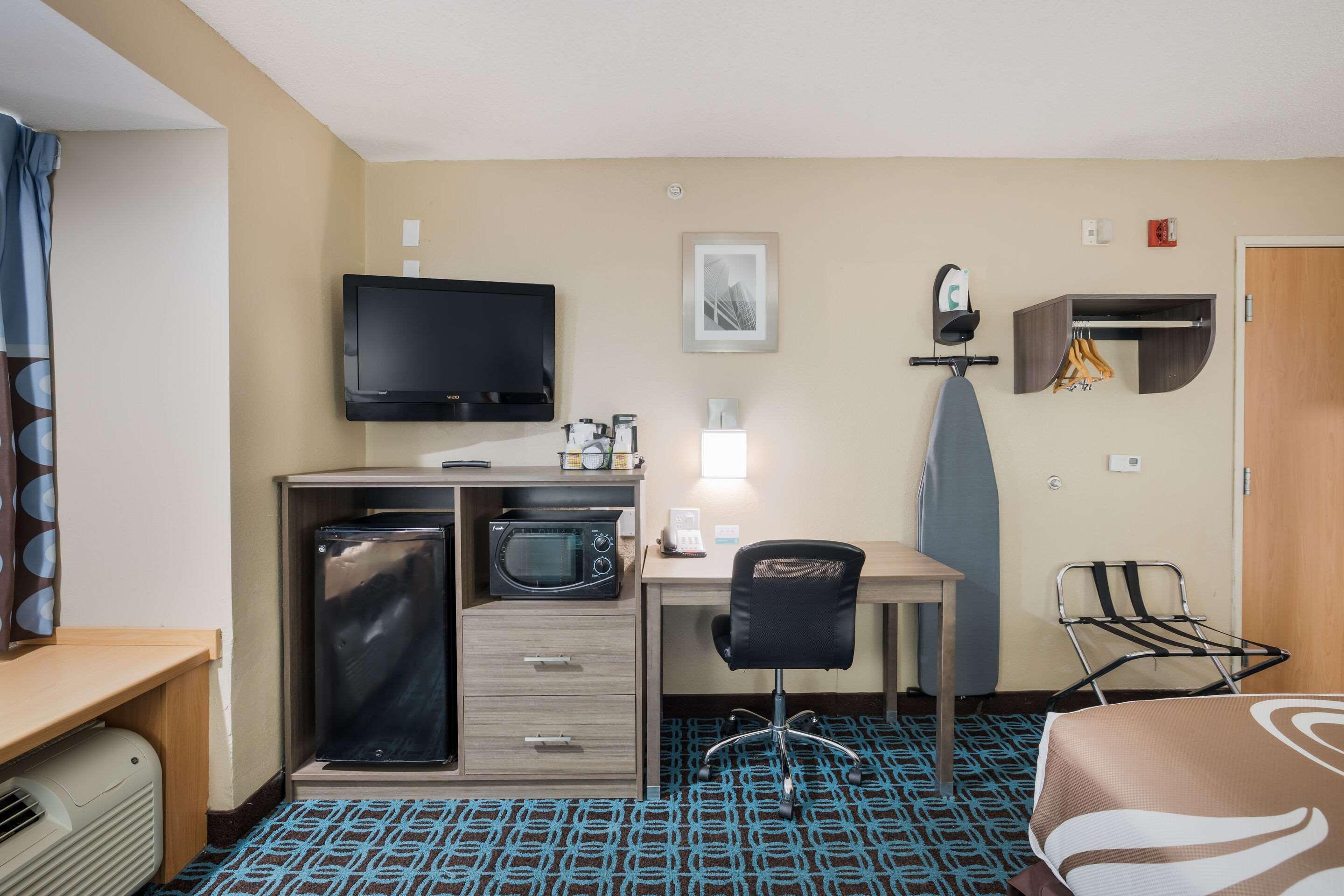 Sonesta Essential Hotel Blue Springs Exterior photo
