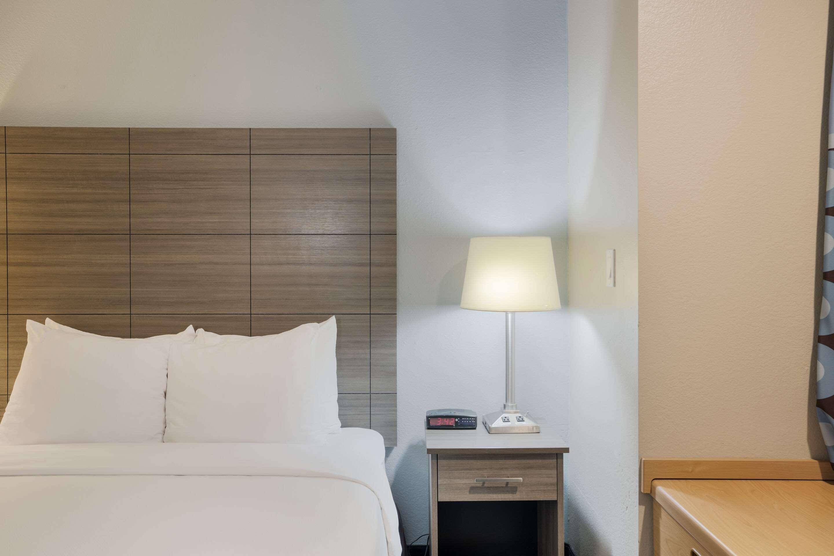 Sonesta Essential Hotel Blue Springs Exterior photo