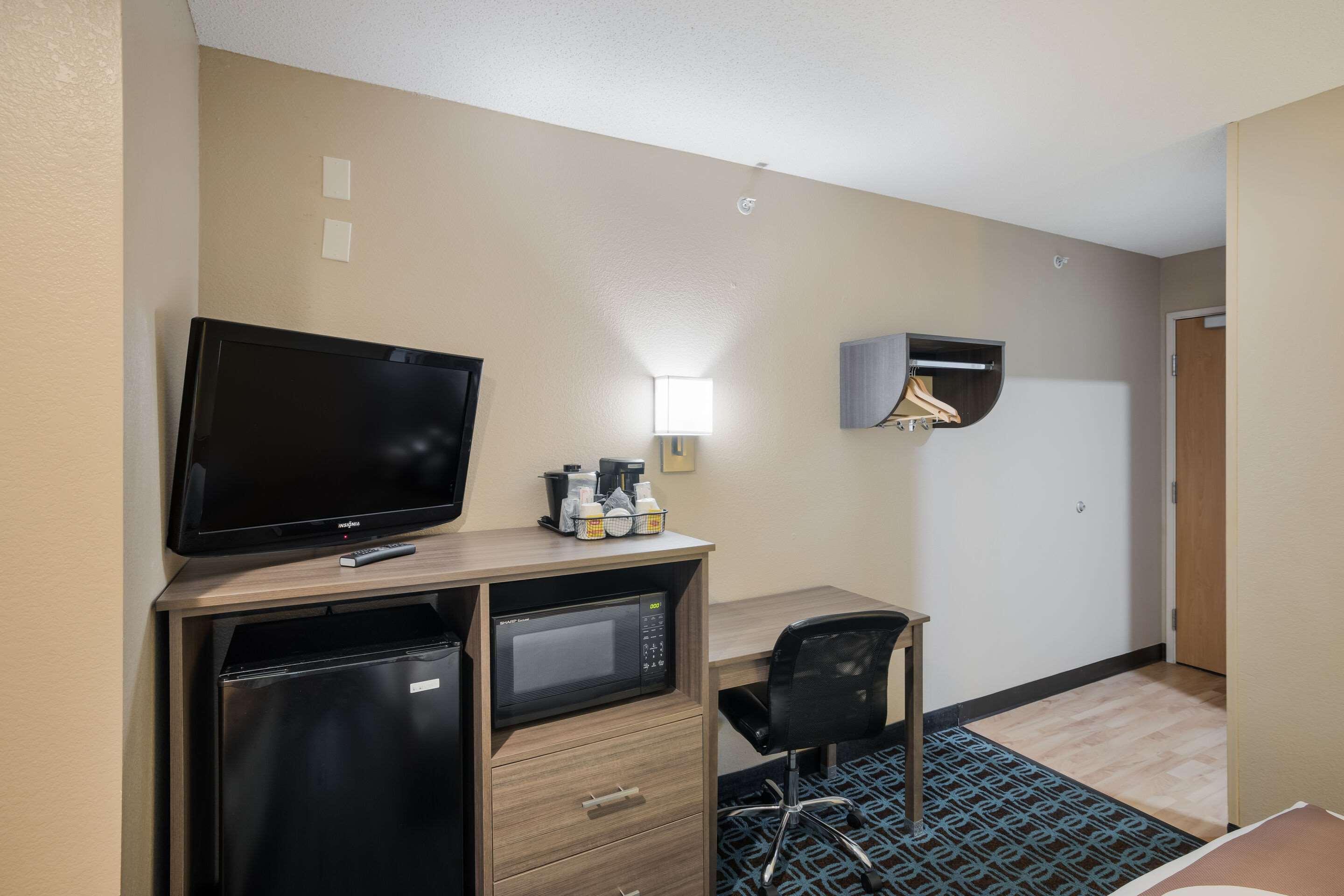 Sonesta Essential Hotel Blue Springs Exterior photo