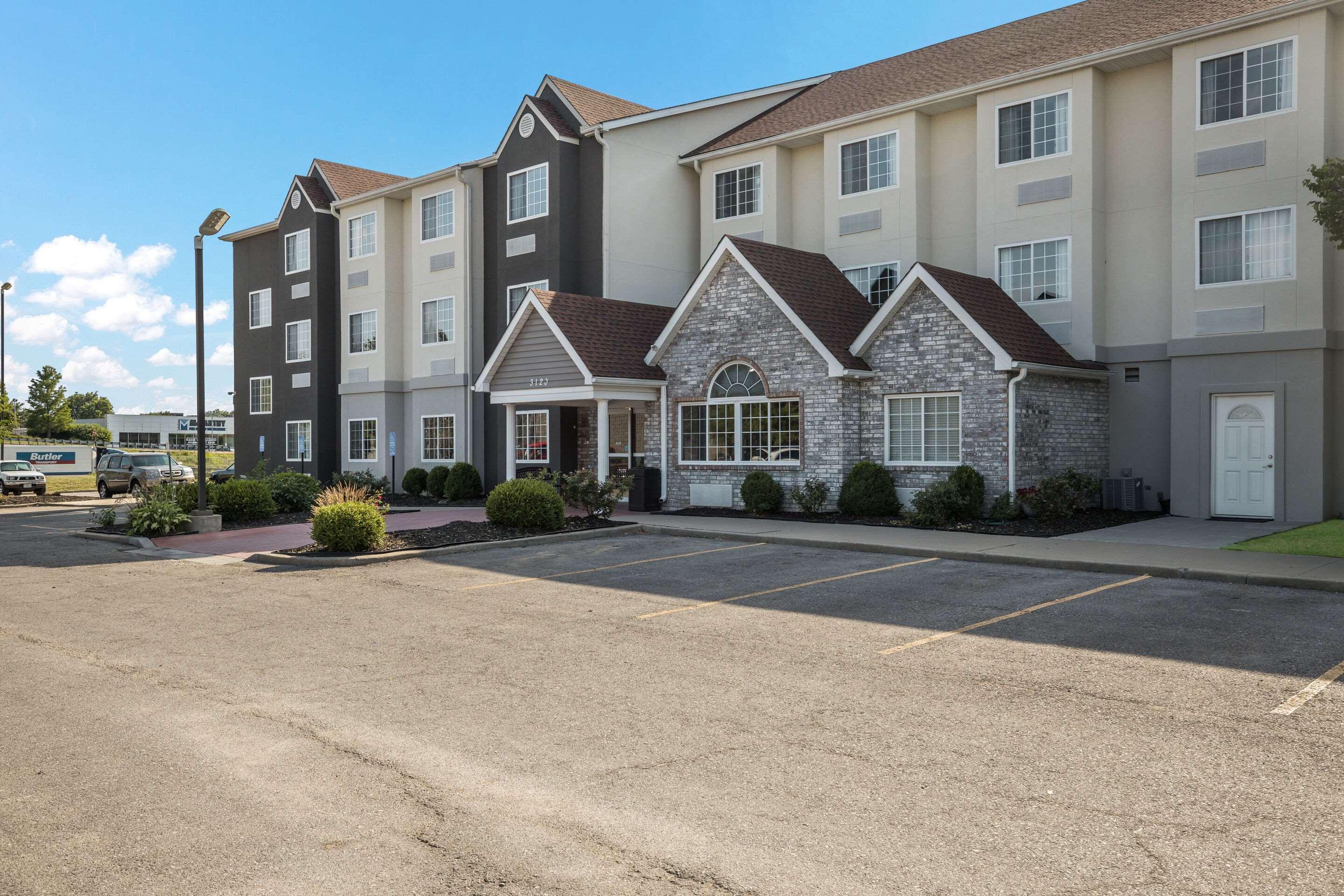 Sonesta Essential Hotel Blue Springs Exterior photo